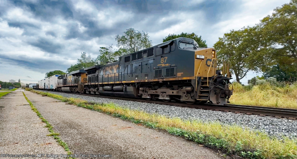 CSX 87 leads M225.